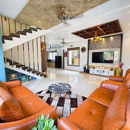 Premium Chalet Lonavala Esterno foto