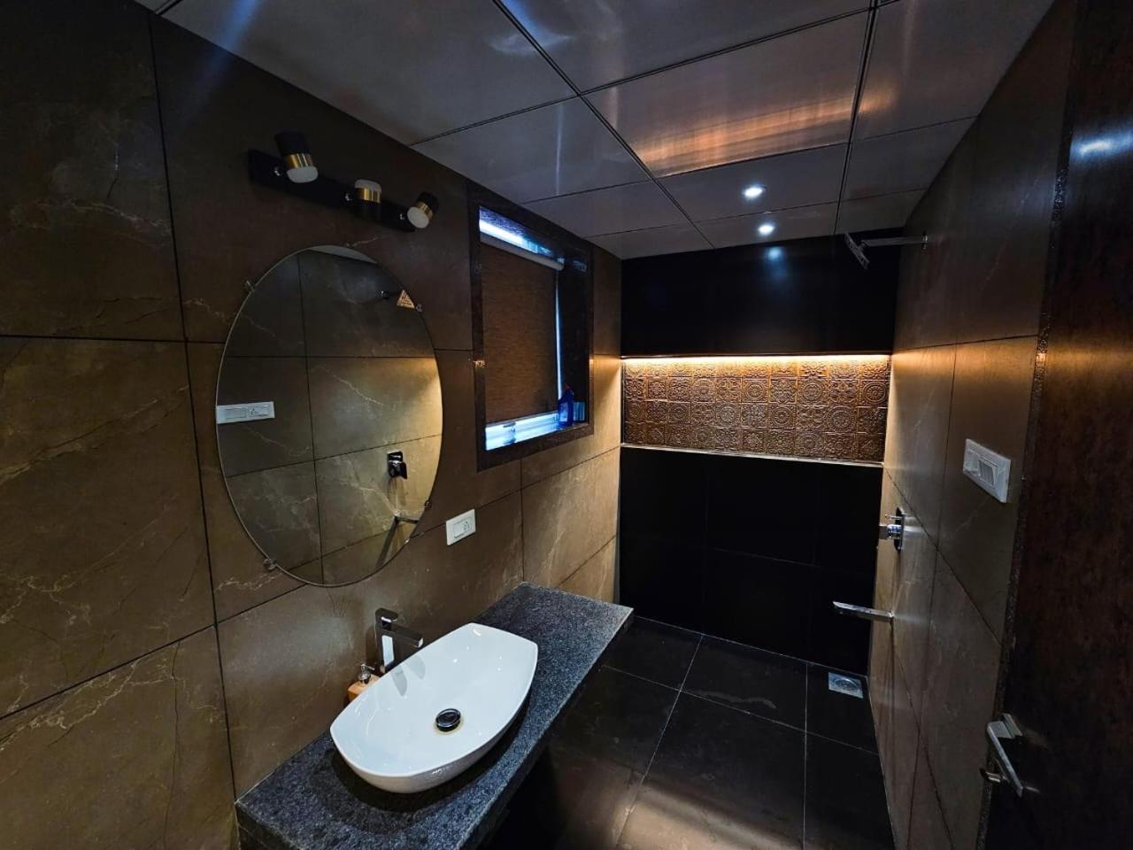 Premium Chalet Lonavala Esterno foto