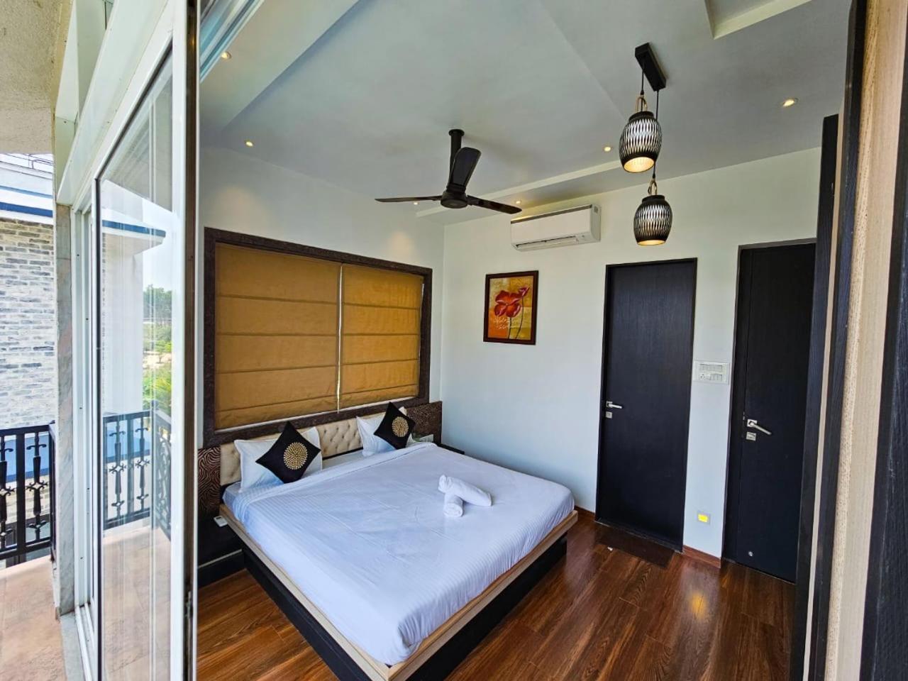 Premium Chalet Lonavala Esterno foto