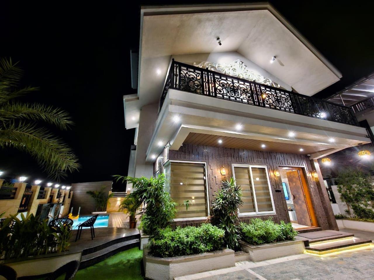 Premium Chalet Lonavala Esterno foto