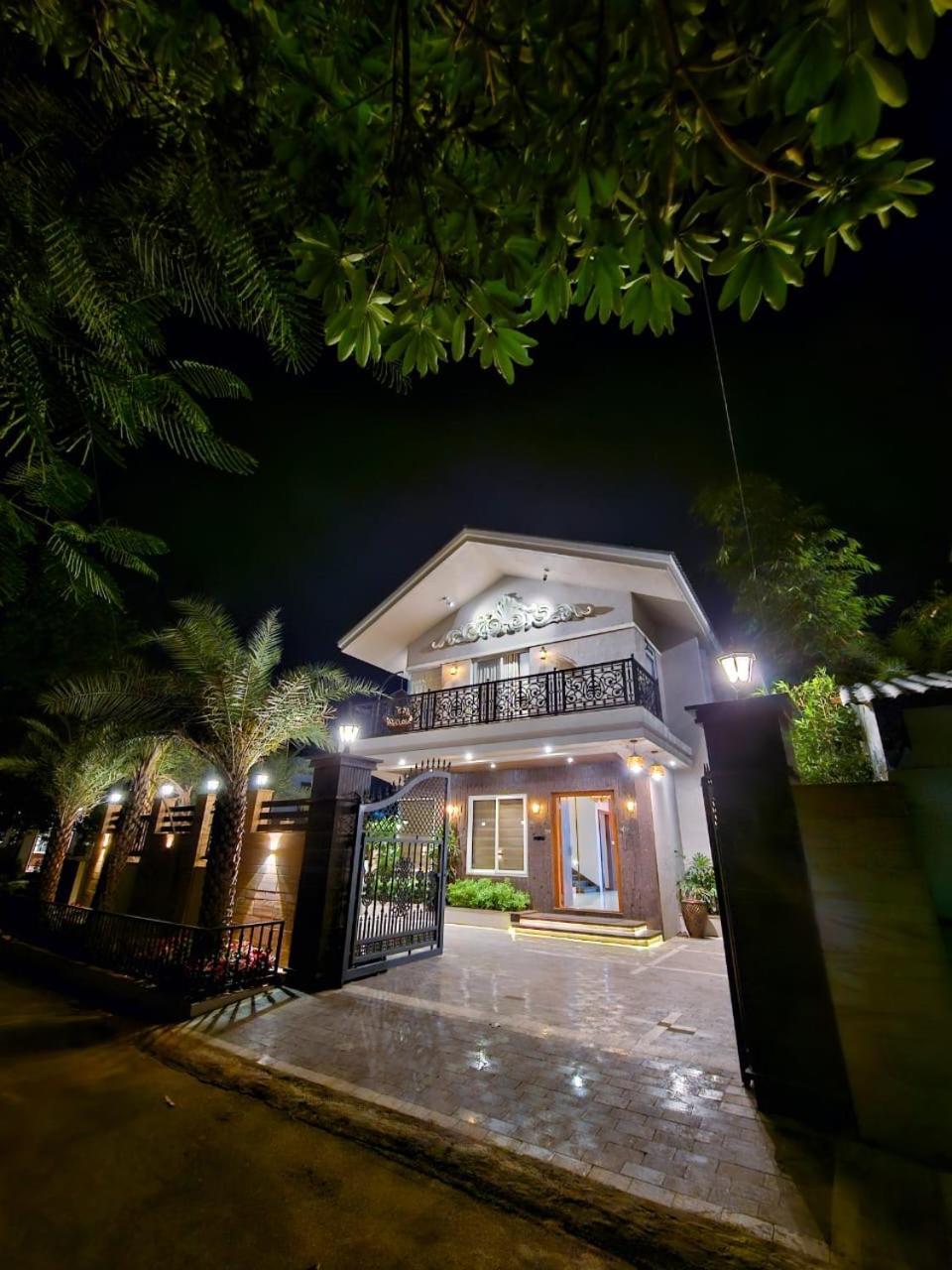 Premium Chalet Lonavala Esterno foto