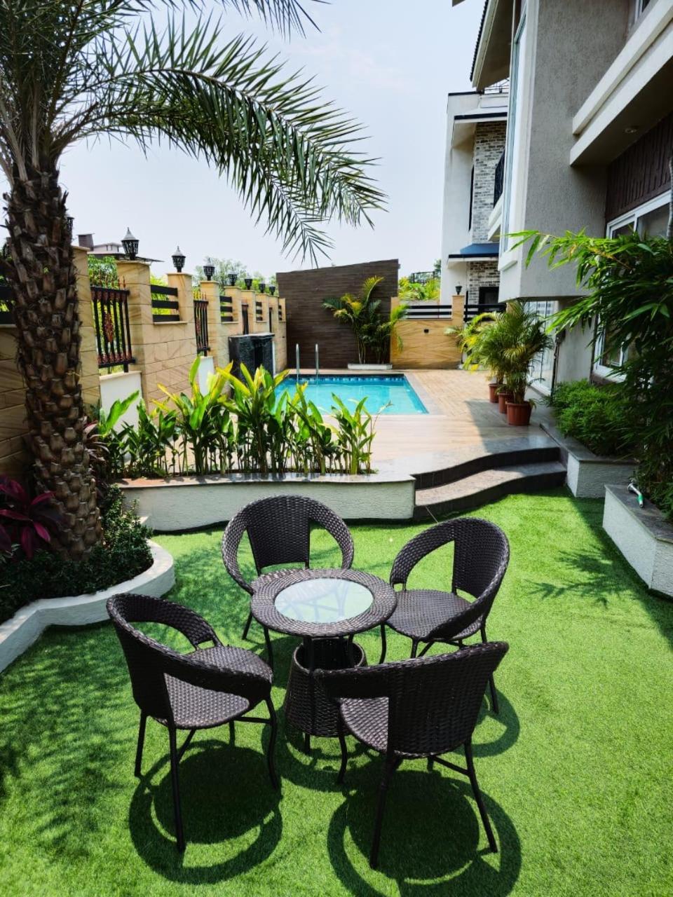 Premium Chalet Lonavala Esterno foto